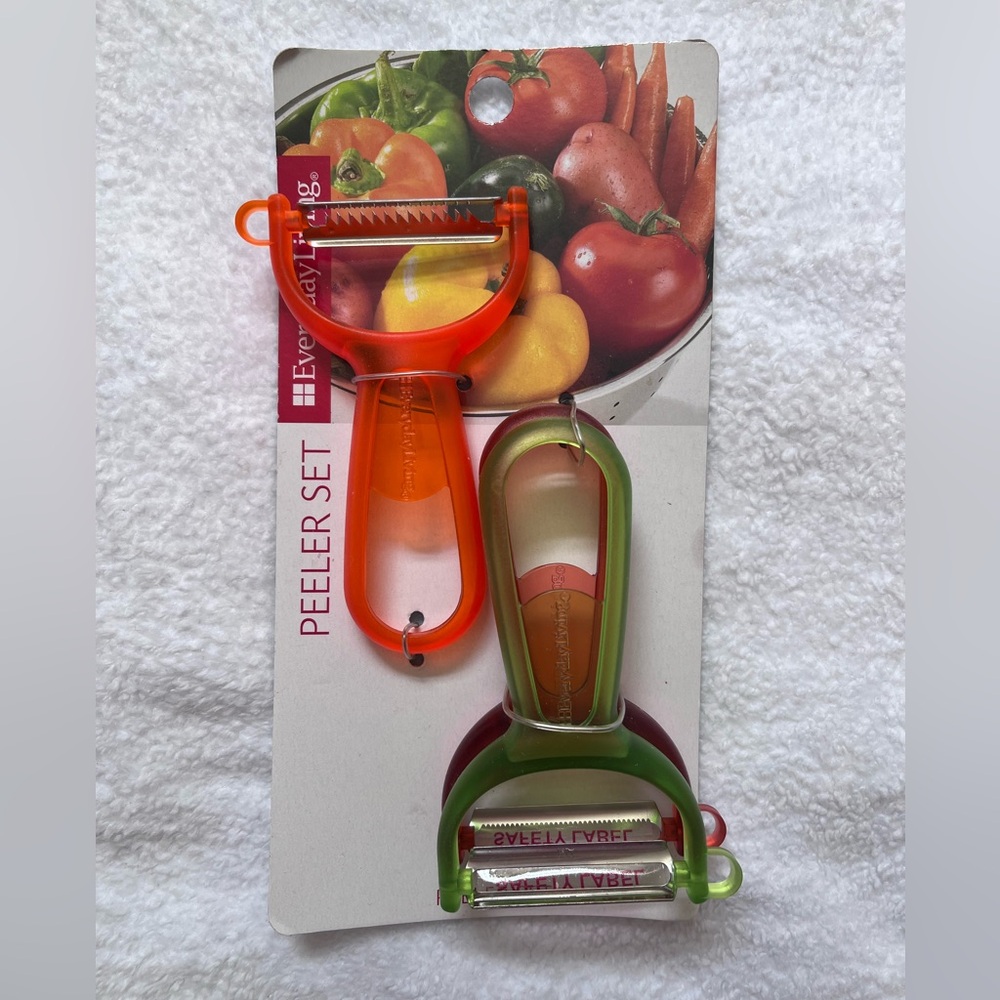 Plastic peeler set